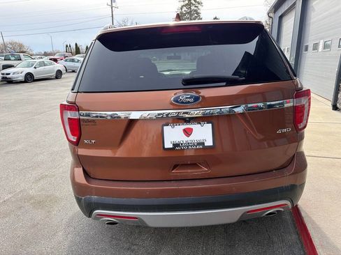 Used 2017 Ford Explorer XLT w/ Equipment Group 202A image 4