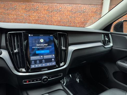 Used 2025 Volvo S60 B5 Core FWD image 19
