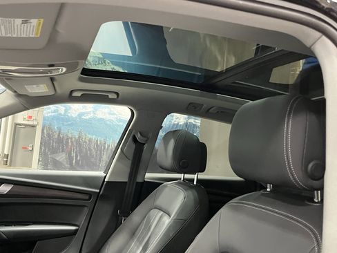 Used 2021 Audi Q5 2.0T Premium w/ Convenience Package image 18