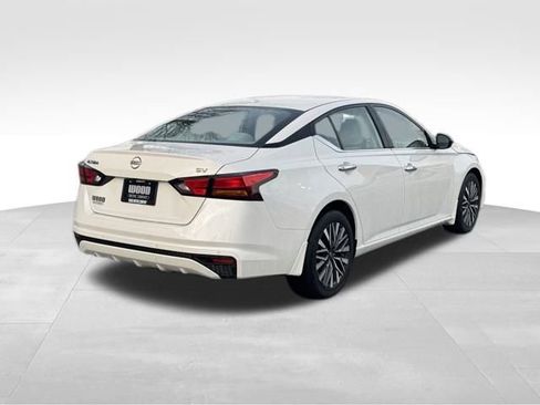 Used 2024 Nissan Altima 2.5 SV image 8