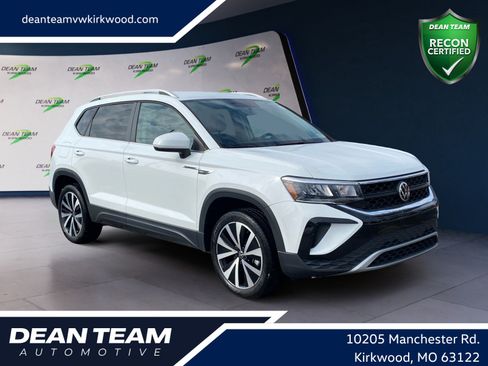 Used 2022 Volkswagen Taos SE FWD image 1