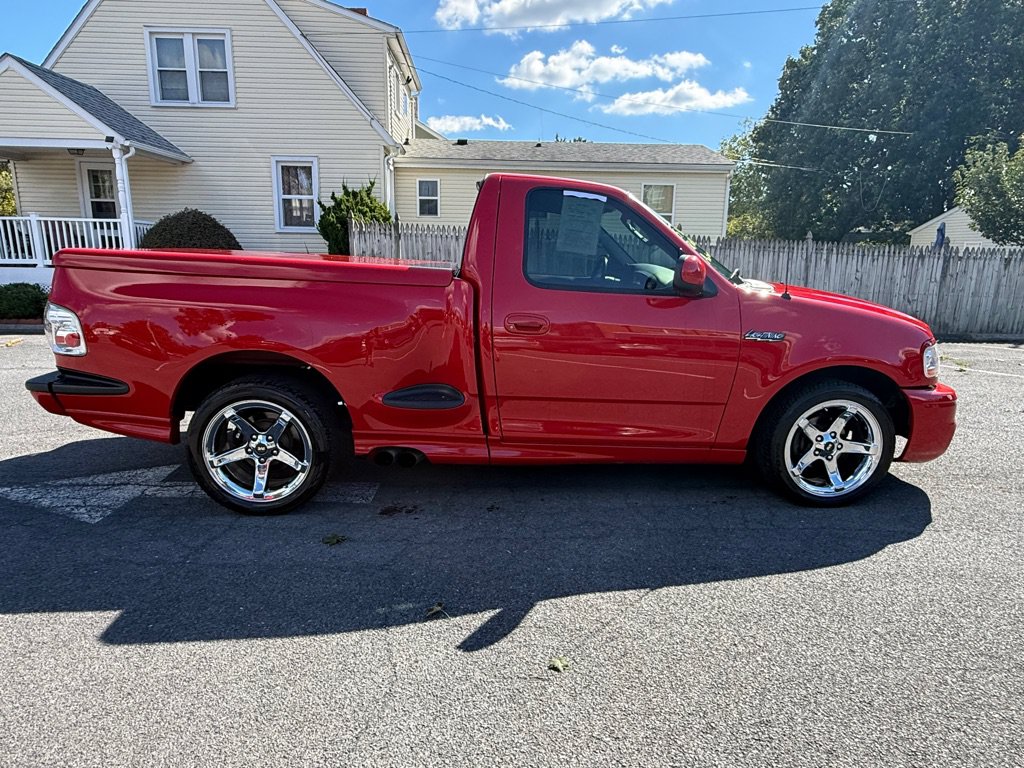 Used 2003 Ford F150 Lightning RWD image 2
