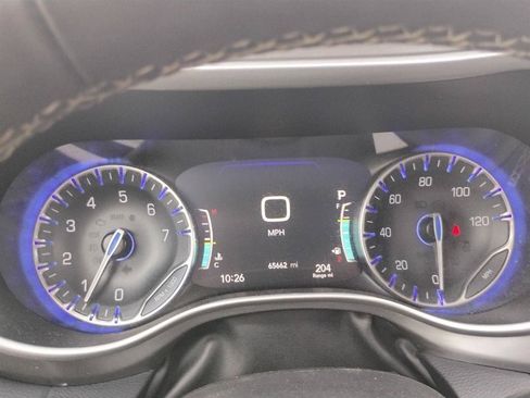 Used 2023 Chrysler Pacifica Touring-L FWD image 34