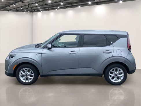 Certified 2023 Kia Soul LX w/ LX Technology Package FWD image 5