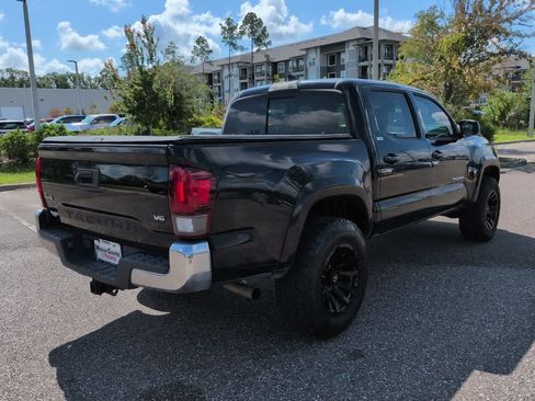 Used 2018 Toyota Tacoma SR5 AWD/4WD image 6