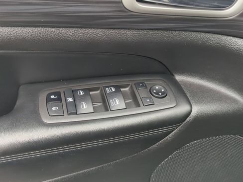 Used 2022 Jeep Grand Cherokee Laredo X image 15