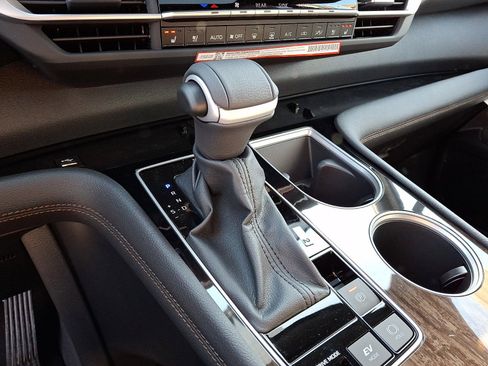 New 2026 Toyota Sienna Platinum image 11