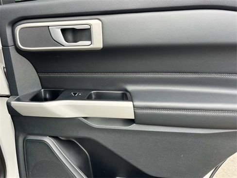 Used 2023 Ford Explorer XLT image 22