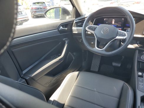 Certified 2022 Volkswagen Jetta SE FWD image 15