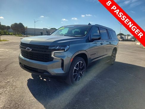 Used 2024 Chevrolet Suburban RST image 2