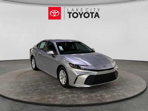 Used 2025 Toyota Camry LE FWD image 13