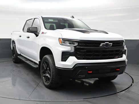 Used 2025 Chevrolet Silverado 1500 LT Trail Boss AWD/4WD image 7