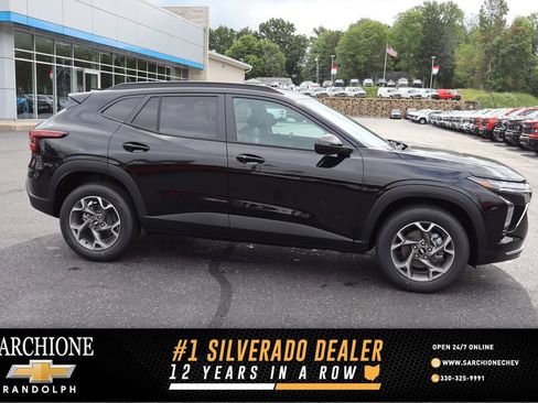 New 2026 Chevrolet Trax LT w/ LT Convenience Package FWD image 1