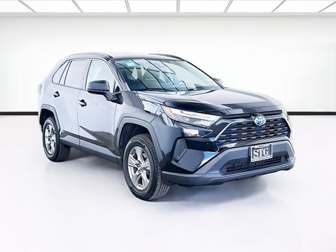 Used 2023 Toyota RAV4 LE AWD/4WD image 3