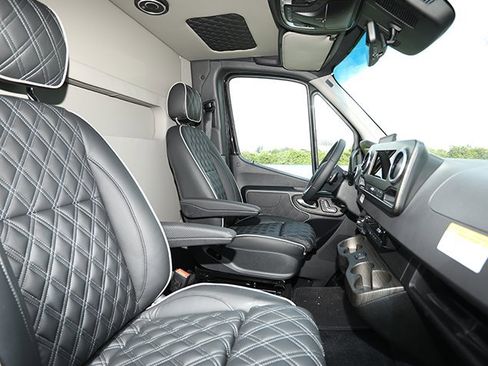 Used 2024 Mercedes-Benz Sprinter 3500 image 18