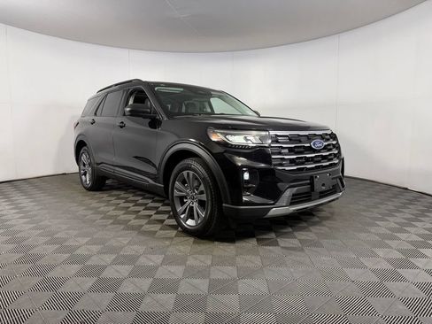 Used 2026 Ford Explorer Active w/ Active Comfort Package AWD/4WD image 2