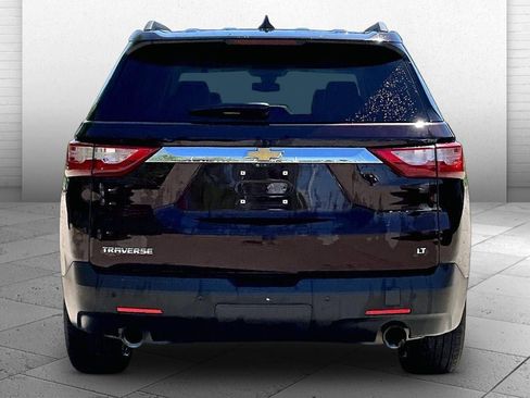 Used 2020 Chevrolet Traverse LT w/ LT Premium Package FWD image 3
