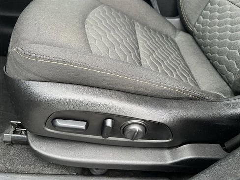 Used 2019 Chevrolet Equinox LT image 14