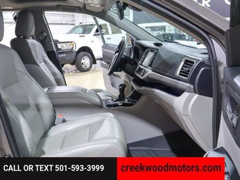 Used 2019 Toyota Highlander Limited FWD V6 1 Owner image 9