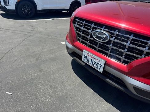 Used 2025 Hyundai Venue SEL FWD image 1