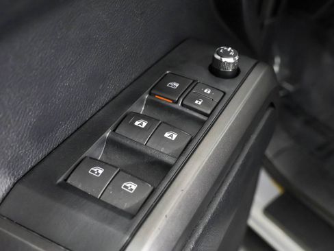 Used 2018 Toyota Tacoma TRD Off-Road w/ Technology Package AWD/4WD image 33