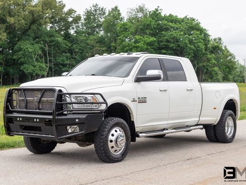 Used 2018 RAM 3500 Laramie image 2