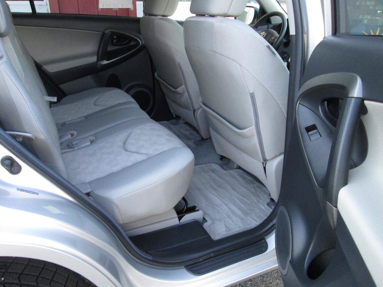 Used 2011 Toyota RAV4 4WD w/ Base L4 Extra Value Pkg image 32
