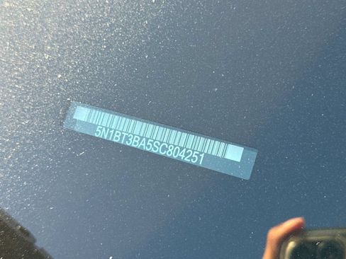 Used 2025 Nissan Rogue SV FWD image 2
