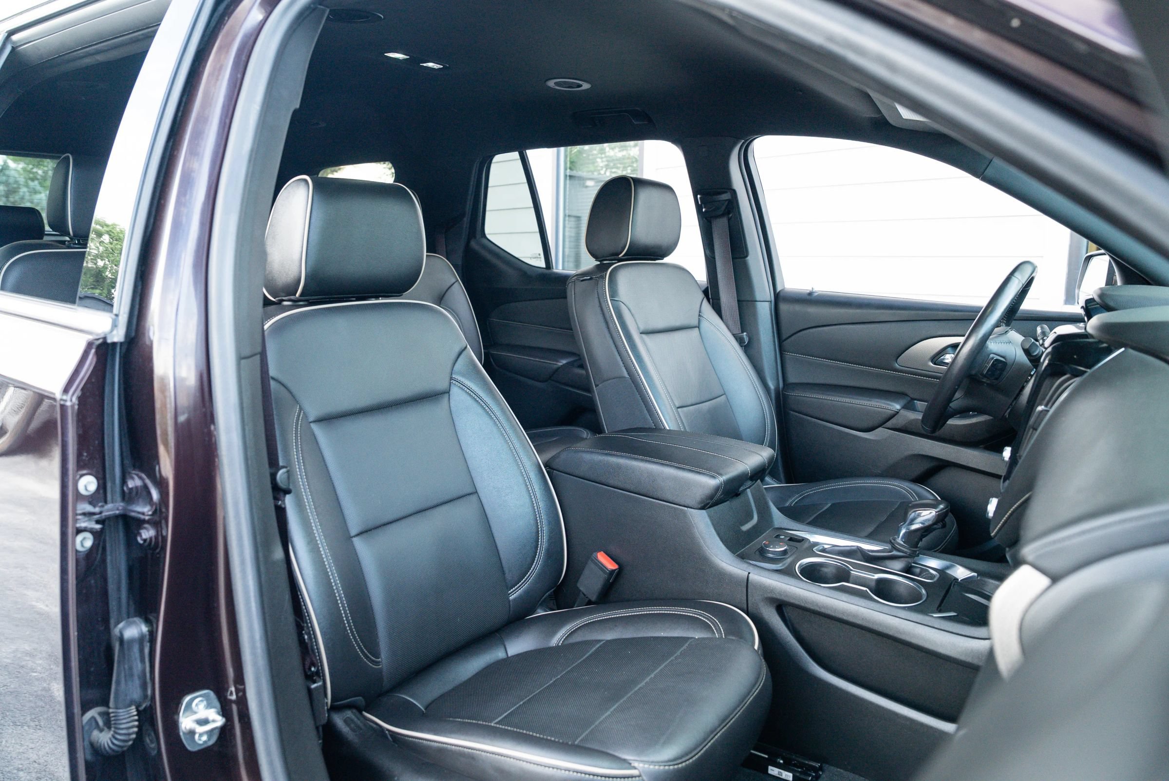 Used 2022 Chevrolet Traverse Premier AWD/4WD image 24