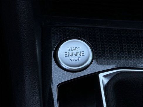 Certified 2025 Volkswagen Taos SE image 20