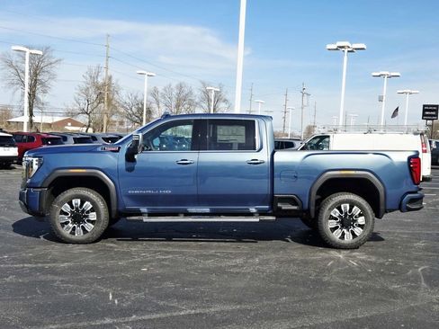 New 2026 GMC Sierra 2500 Denali w/ Denali Reserve Package AWD/4WD image 6