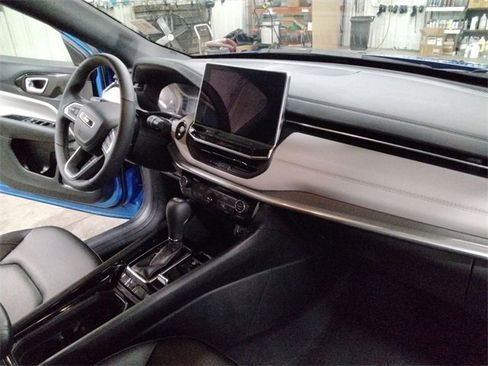 Used 2024 Jeep Compass Limited image 21