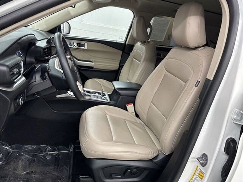 Certified 2023 Ford Explorer XLT w/ Equipment Group 202A image 3