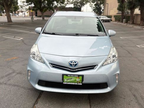Used 2013 Toyota Prius V Two image 2