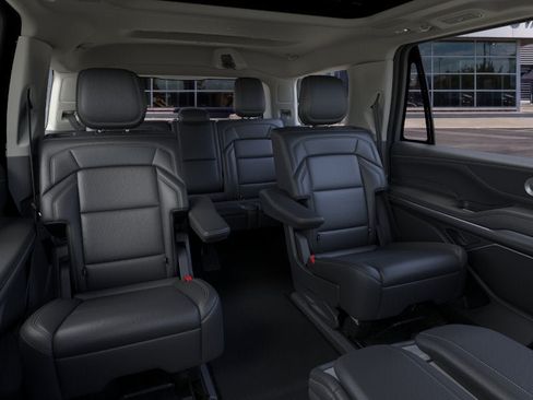 New 2026 Lincoln Navigator Reserve AWD/4WD image 11