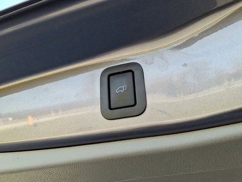 Used 2019 Toyota Highlander XLE image 29