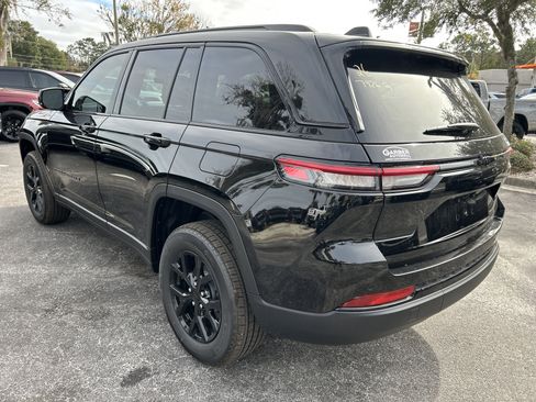 New 2025 Jeep Grand Cherokee Altitude image 5