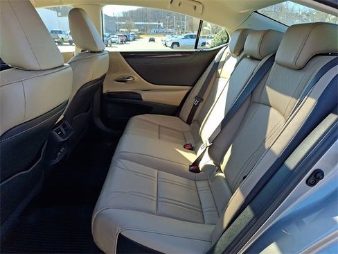 Used 2019 Lexus ES 350 Luxury w/ Accessory Package image 10
