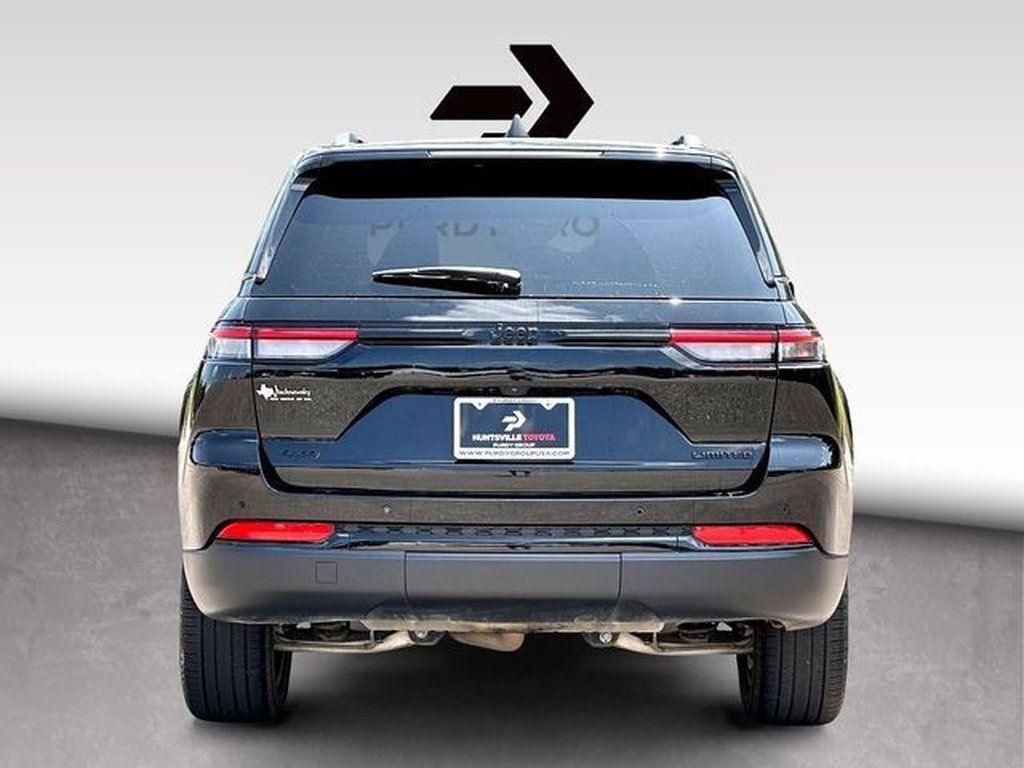 Used 2025 Jeep Grand Cherokee Limited w/ Black Appearance Package AWD/4WD image 7