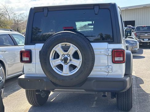 Used 2023 Jeep Wrangler Sport S image 4