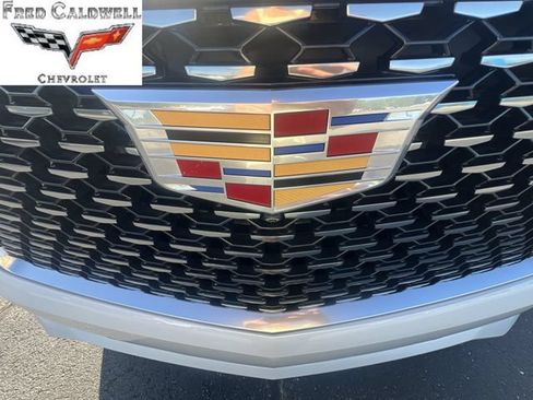 Used 2022 Cadillac Escalade Premium Luxury AWD/4WD image 37