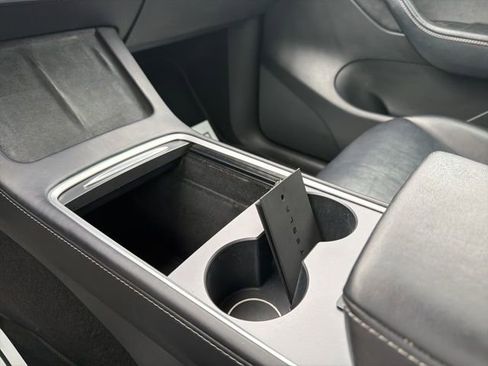 Used 2022 Tesla Model Y Performance image 21