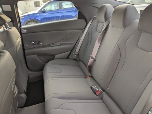 New 2025 Hyundai Elantra SE image 15