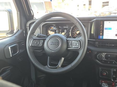 Used 2025 Jeep Wrangler Unlimited Rubicon AWD/4WD image 38