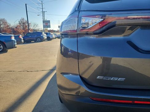 Used 2018 Ford Edge SE image 8
