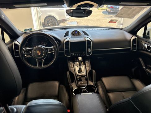 Used 2017 Porsche Cayenne Platinum Edition AWD/4WD image 10
