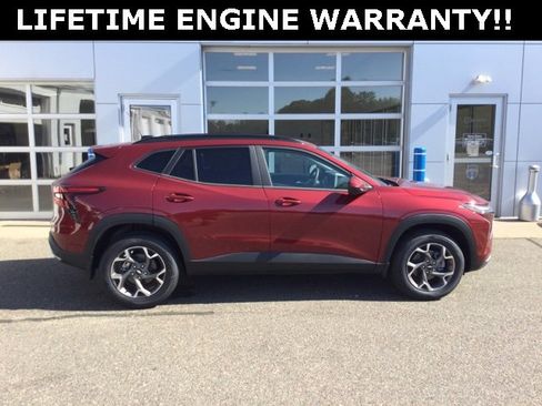 New 2025 Chevrolet Trax LT w/ Driver Confidence Package image 8