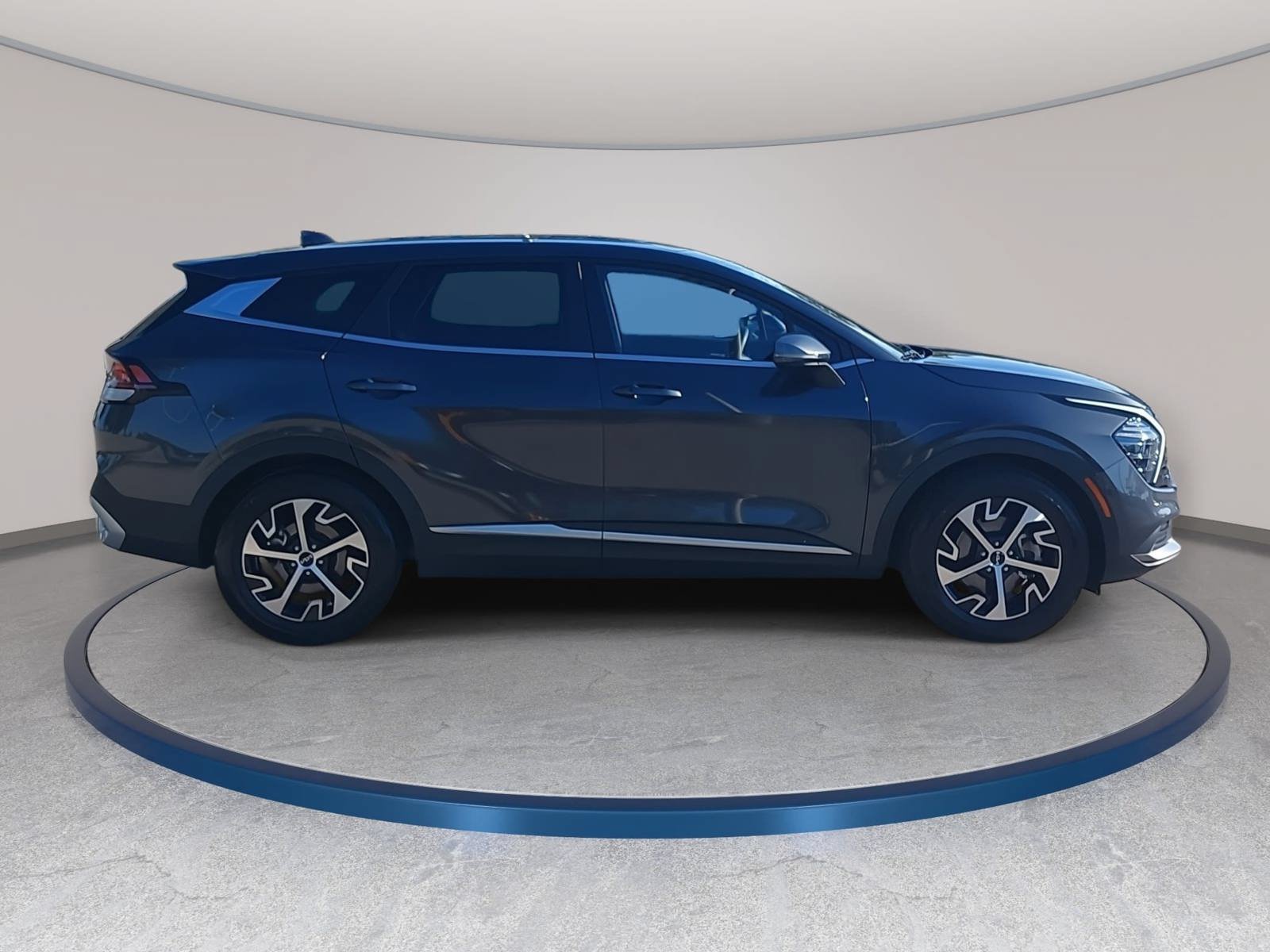 Used 2024 Kia Sportage EX FWD image 4