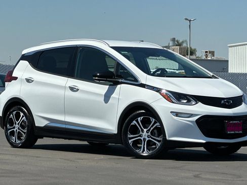Used 2020 Chevrolet Bolt Premier w/ Infotainment Package FWD image 2