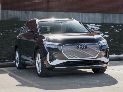 Used 2023 Audi Q4 e-tron Premium w/ 20" Wheel Package image 2